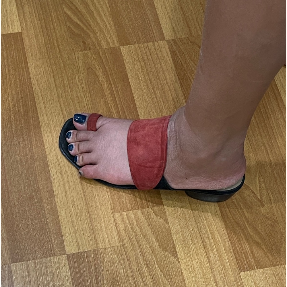 Beautifully Designed And Comfortable. - image 2